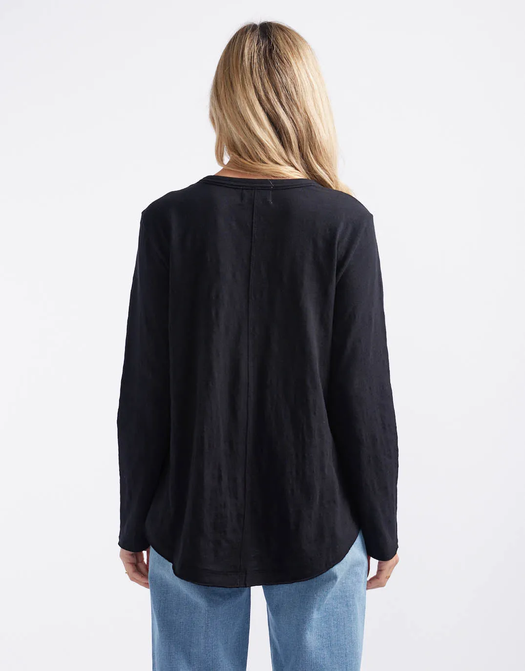 Essential Scoop Hem Long Sleeve T-shirt - Black