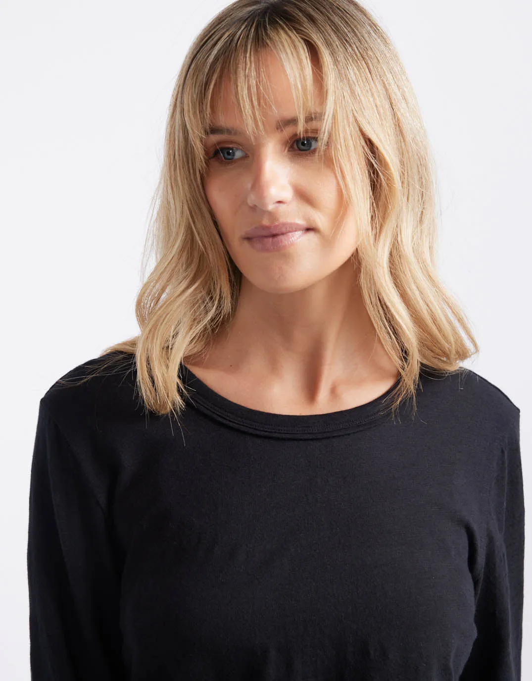 Essential Scoop Hem Long Sleeve T-shirt - Black