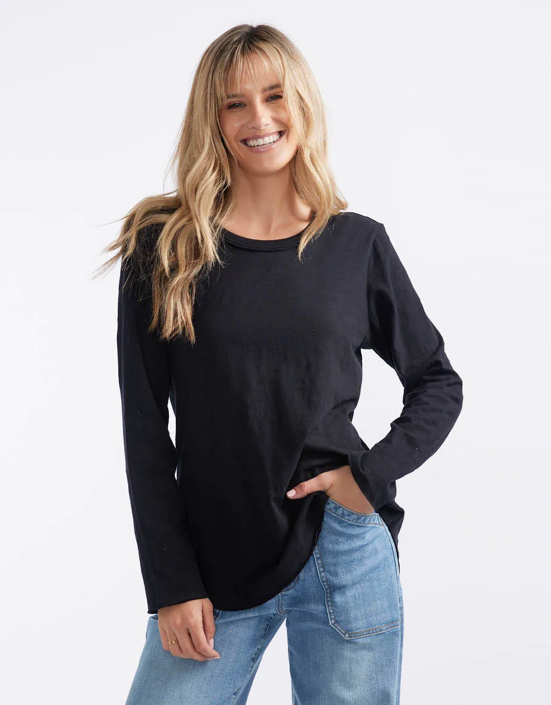 Essential Scoop Hem Long Sleeve T-shirt - Black