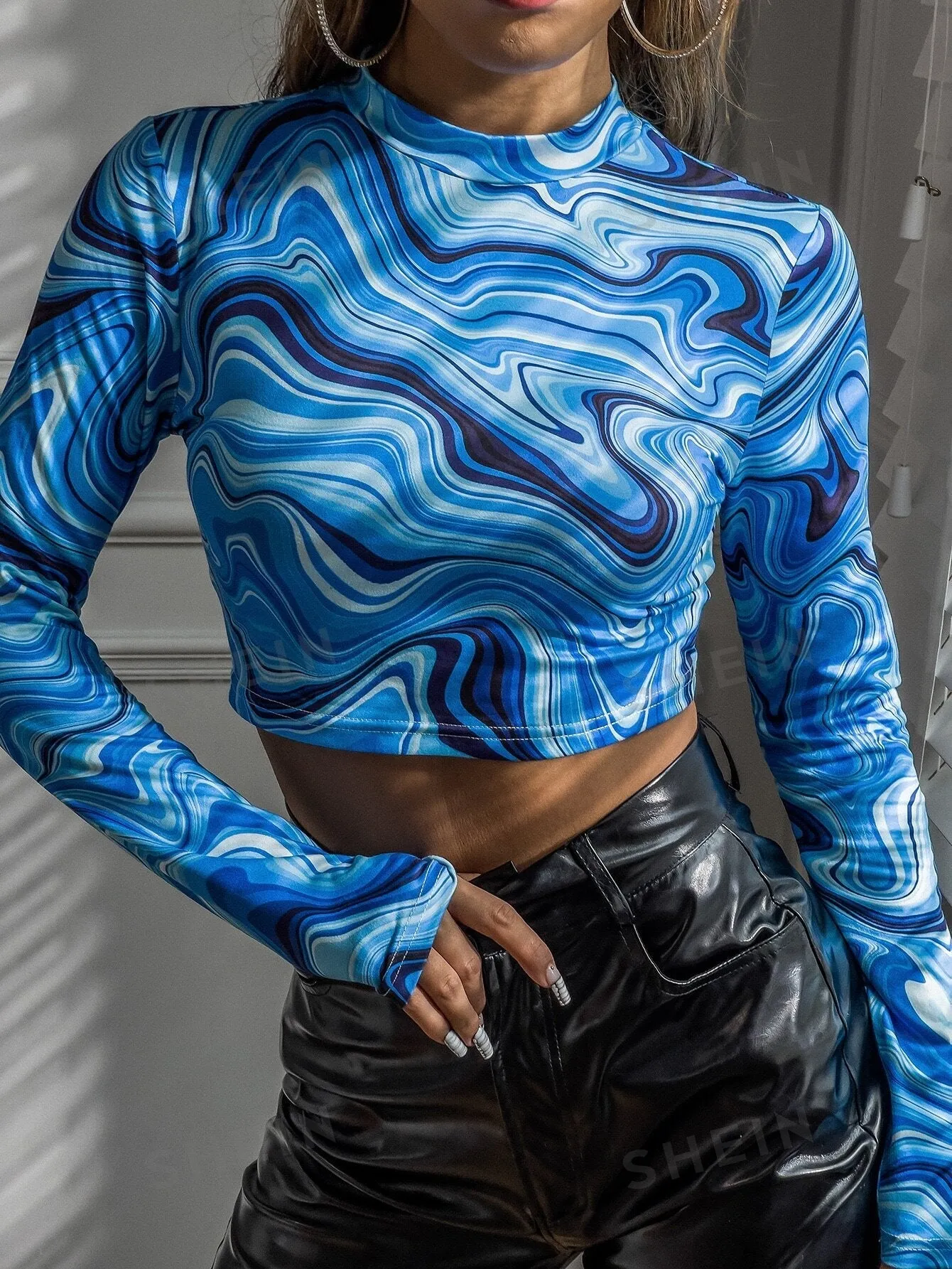 MOOSTA Marble Print Mock Neck Crop Tee