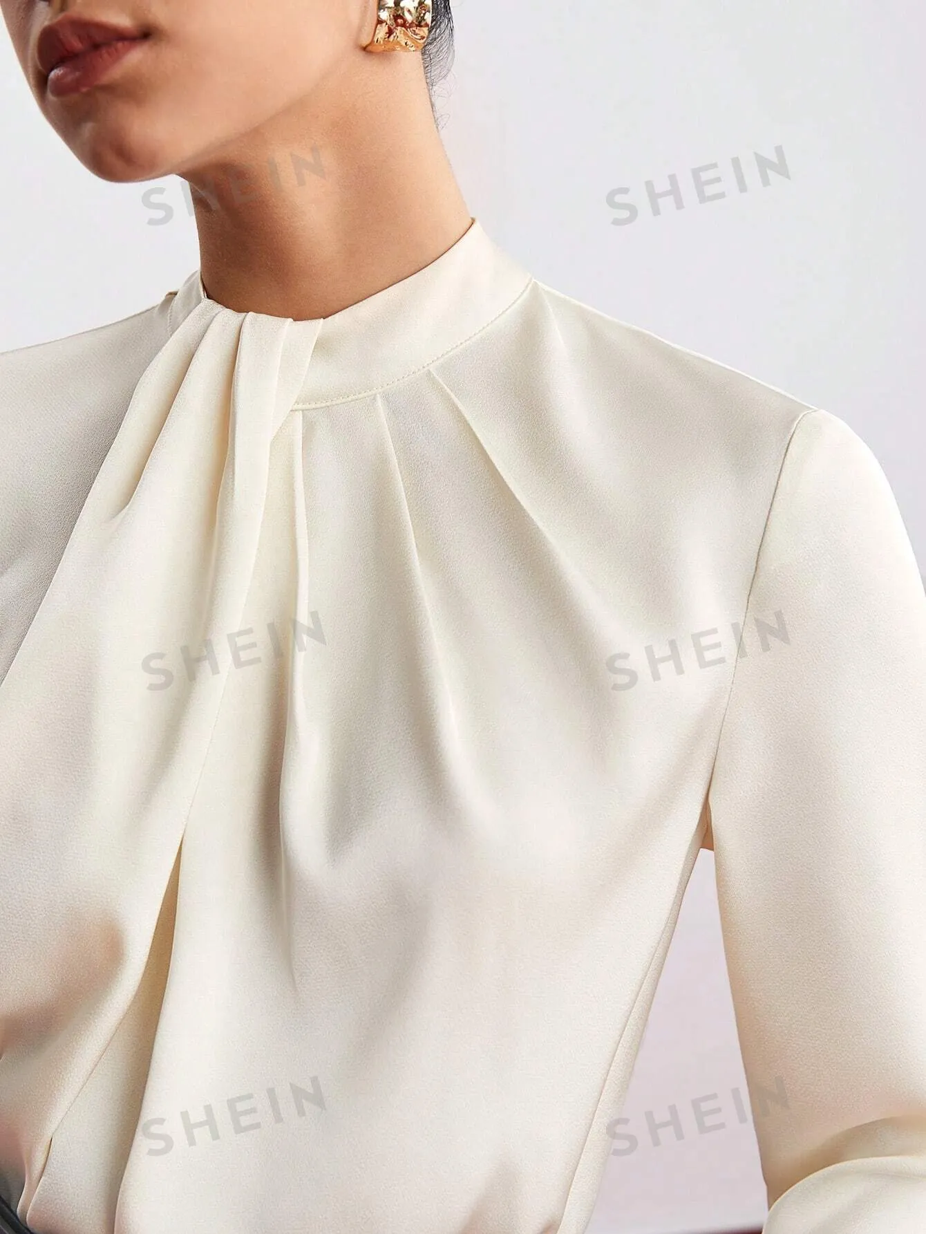 SHEIN BIZwear Solid Keyhole Back Fold Pleated Detail Blouse